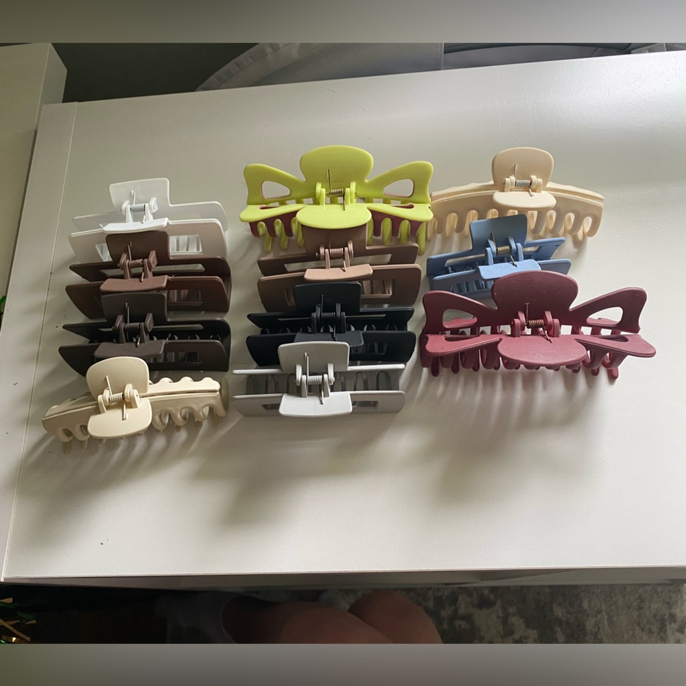 11 piece pack of claw clips